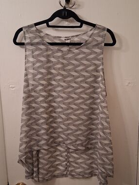 BB Dakota Gray & White Geometric Sleeveless Sheer Cover-up